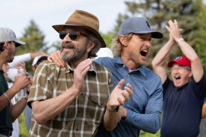 Owen Wilson tar oss med på en sjarmerende golfrunde som føles like fin som den er overdådig.