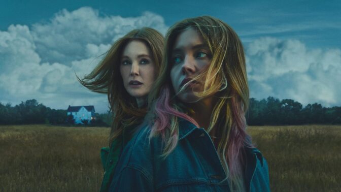 Julianne Moore og Sydney Sweeney