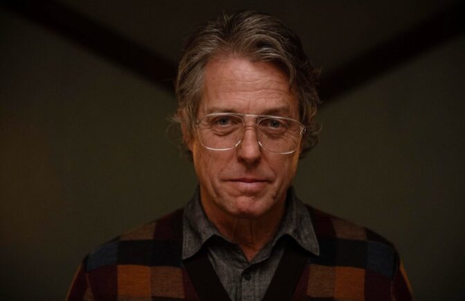 Hugh Grant briljerer i rollen som Mr. Reed.