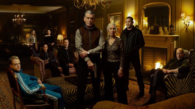 Pierce Brosnan i front som patriarken Conrad Harrigan.