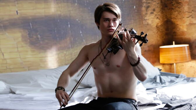Vær trygg, det sies at Nicholas Galitzine har trent siden "High Strung".