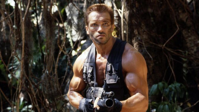 Arnold Schwarzenegger er full i den første "Predator".