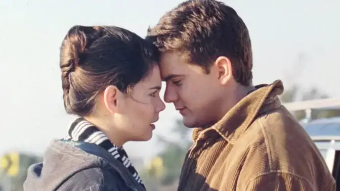 Katie Holmes og Joshua Jackson i "Dawson's Creek" for mange år siden.