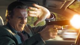 Anmeldelse: «The Naked Gun» – Parodifilmens strålende gjenkomst