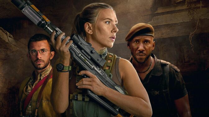 Scarlett Johansson leder an i en fullspekket kinosommer.