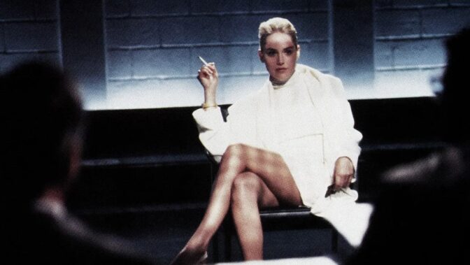Sharon Stone ser ikke frem til en ny "Basic Instinct". Her i filmens mest ikoniske scene, hvor hun satt truseløs.