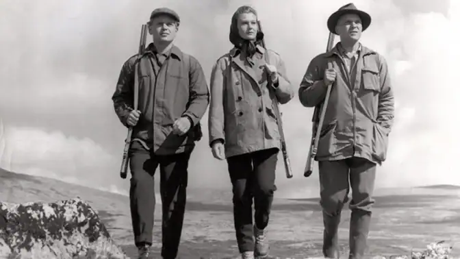 Jakten fikk blandet mottakelse da den hadde norsk kinopremiere 24. august 1959. Noen kritikere, som ikke var vant til å se norske filmer bryte så radikalt med klassisk dramaturgi, var ikke helt komfortable med fortellergrepene.