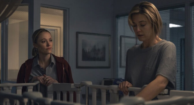 Maika Monroe og Mary Elizabeth Winstead.