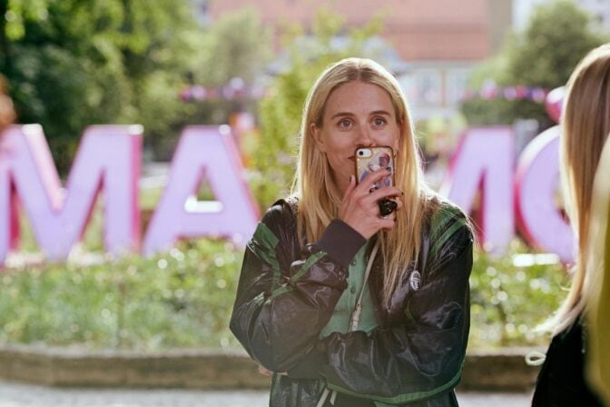 Carla Sehn som Amanda. Foto: Netflix