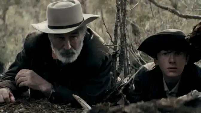 Alec Baldwin og Patrick Scott McDermott i "Rust".