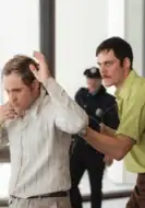 Bill Skarsgård stjeler showet i spennende gisseldrama