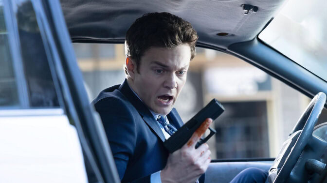 Jack Quaid skyter først og stiller spørsmål senere.