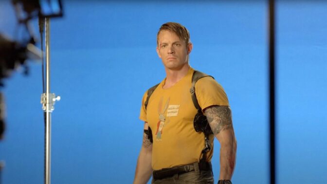 Kinnaman på settet til «The Suicide Squad».