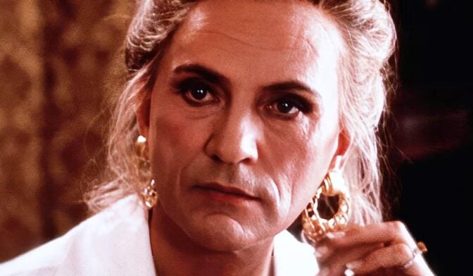 Terence Stamp gjentar en minneverdig rolle.