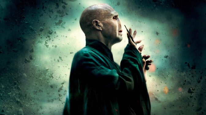 Ralph Fiennes som Voldemort.