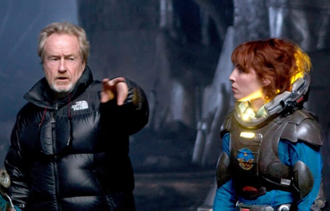 Ridley Scott og den svenske skuespilleren Noomi Rapace under innspillingen av "Prometheus".