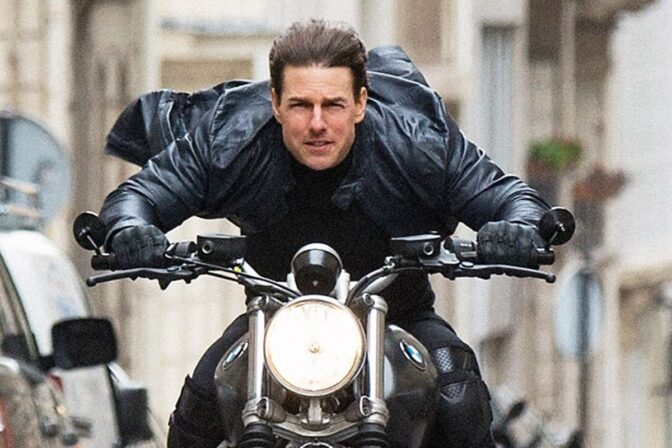 Actionmesteren Tom Cruise tar på seg en vill komedie.