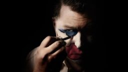 True crime-premiere: «Devil in Disguise» avslører ondskapen bak klovnemasken
