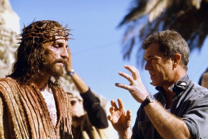 James Caviezel og Mel Gibson under inspirasjonen av «The Passion of the Christ».