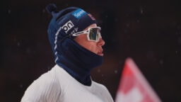 “Klæbo” er et glossy, rørende og lettbeint studium i egosentrisme