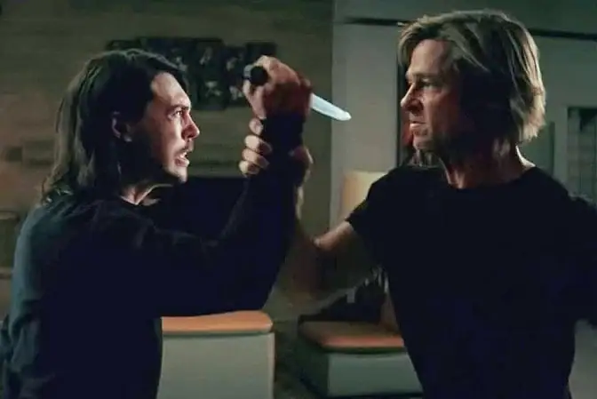 Kjenner du igjen ham? Austin Butler gyver løs på Brad Pitt i "Once Upon a Time in Hollywood"...