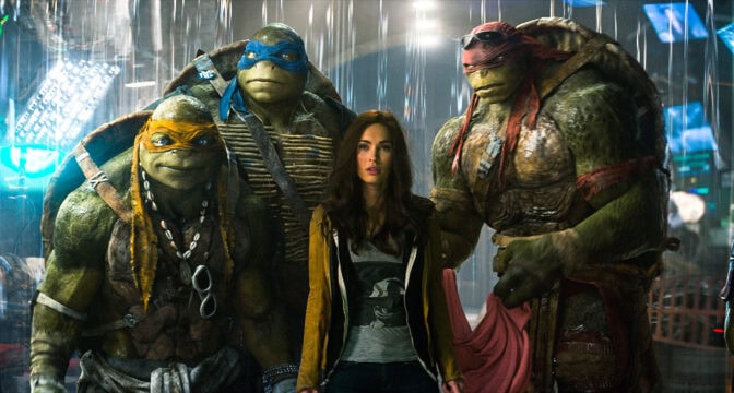 Megan Fox blant CGI-animerte skilpadder.