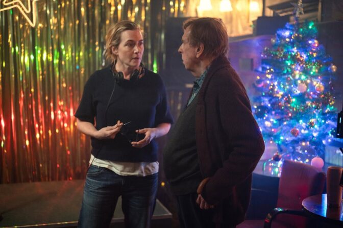 Kate Winslet bak kamera i "Goodbye June".