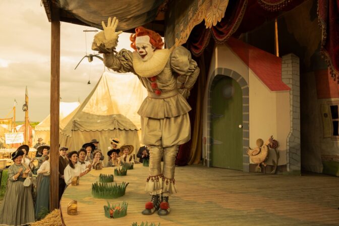 Bill Skarsgård er tilbake som den ikoniske klovnen Pennywise.