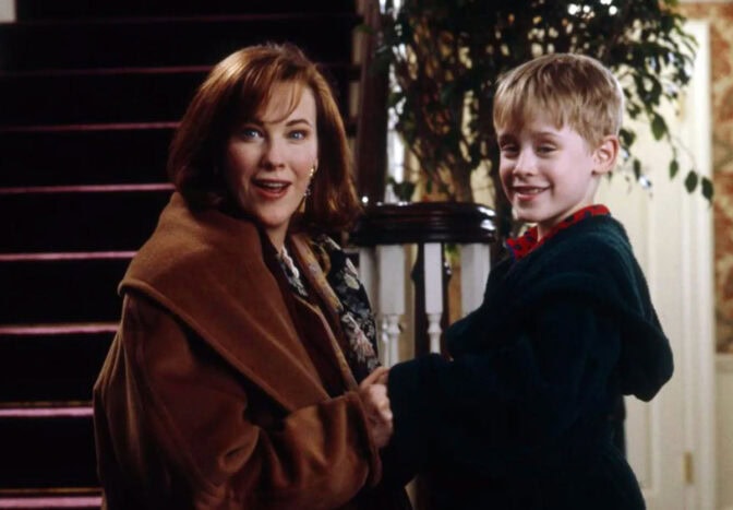 Catherine O'Hara og Macaulay Culkin i «Home Alone»