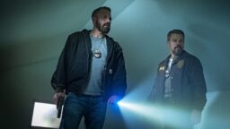 Anmeldelse: «The Rip» – En voldelig og actionfylt «hvem kan man stole på»-thriller.