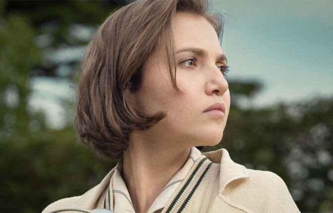 Mia McKenna-Bruce spiller hovedrollen,