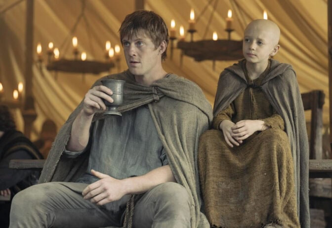 Peter Claffey og Dexter Sol Ansell i «A Knight of the Seven Kingdoms»