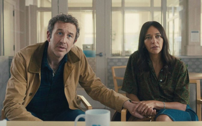 Rashida Jones og Chris O'Dowd i «Black Mirror»-episoden «Common People».