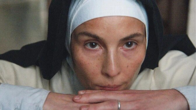 Noomi Rapace som Mor Teresa i «Mother».