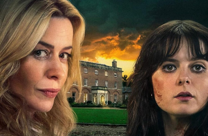 Eve Myles og Gabrielle Creevy barker sammen i «Fanget»