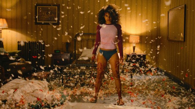 Zazie Beetz driver med putekrig på en mer voldsom måte enn de fleste andre.