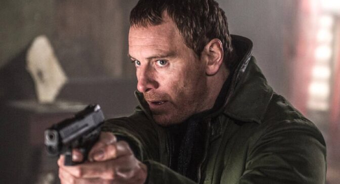 Fassbender jakter på en iskald seriemorder i «Snømannen»