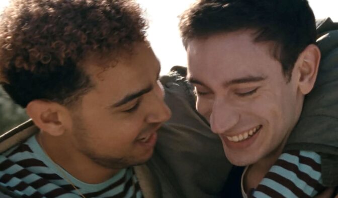 Théodore Pellerin og Archie Madekwe er perfekte i rollene som idol og fan