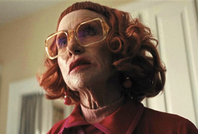 Amy Madigan som tante Gladys i «Weapons».