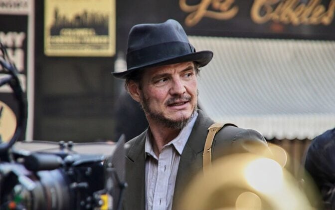 Pedro Pascal under innspillingen av «De Noche».