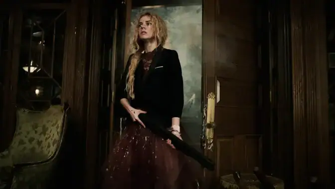 Samara Weaving i «Over Your Dead Body».