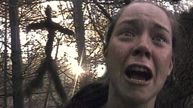 Heather Donahue er livredd i «Blair Witch Project» fra 1999.