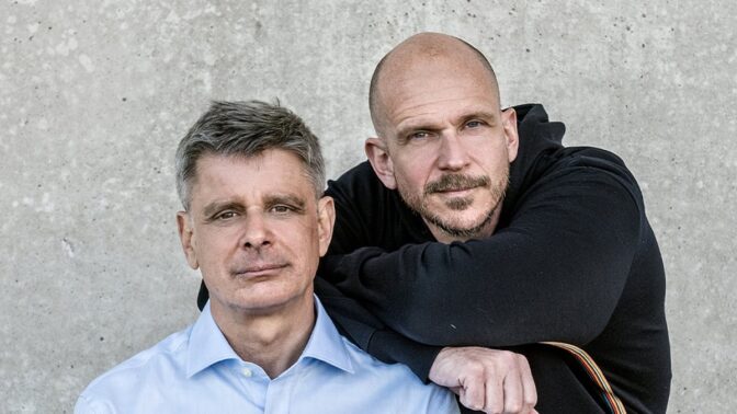 Peter Birro og Gustaf Skarsgård.