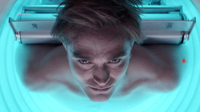 Robert Pattinson som Mickey i «Mickey 17».