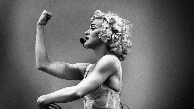 Madonna må holde seg til musikken.