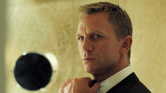 Hun ga Daniel Craig rollen, så hun vet hva hun snakker om.
