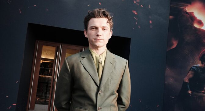 Tom Holland på premieren av «The Odyssey» i Paris.