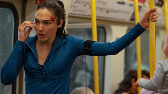 Filmen heter «The Runner». Hun tar T-banen.