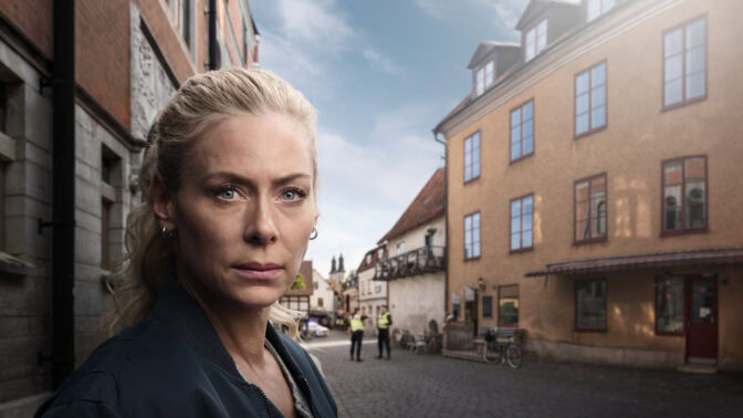 Eva Röse som Maria Wern.