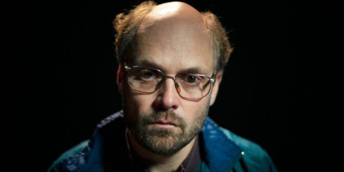 David Dencik briljerer i rollen som Quick.